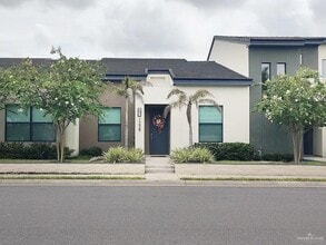 Building Photo - 12 Ozark Ave