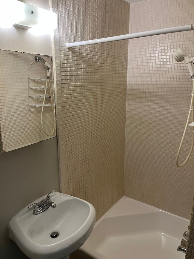 Building Photo - Renovated 3 Bedroom Ranch in Raleigh, Avai...