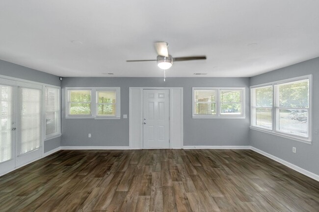 Building Photo - Spacious 4 Bed 3 Bath SFH!