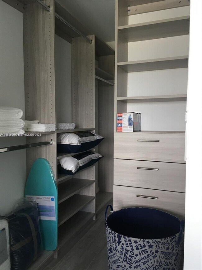 Building Photo - 121 NE 34th St