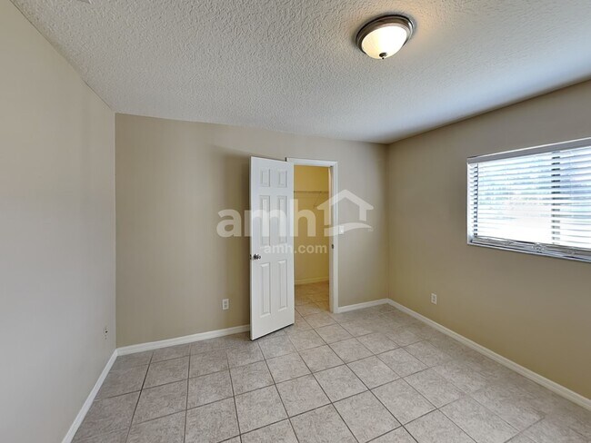 Building Photo - 6244 34th Pl E