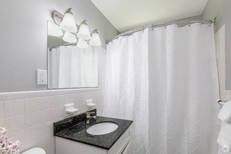 Building Photo - 271 Main St