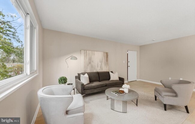 Building Photo - 3829 Hamilton St