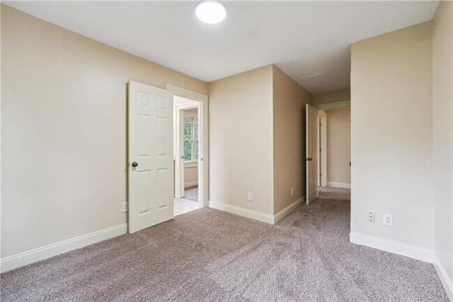 Building Photo - THREE BEDROOM DECATUR GEM WITH ENDLESS POTENTIAL!