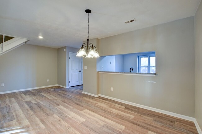 Building Photo - 740 S Lake Cir