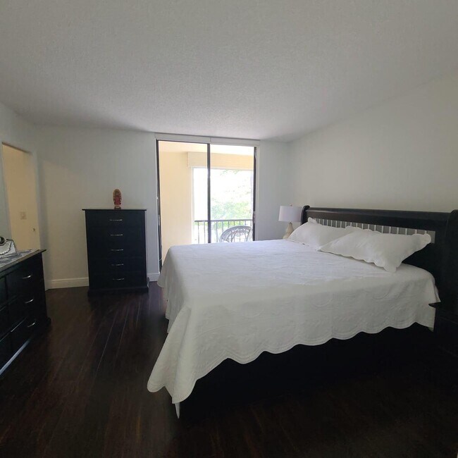 Building Photo - 5220 Las Verdes Cir