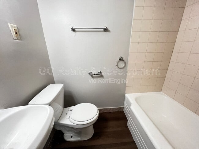 Building Photo - 9252 S Merrill Ave