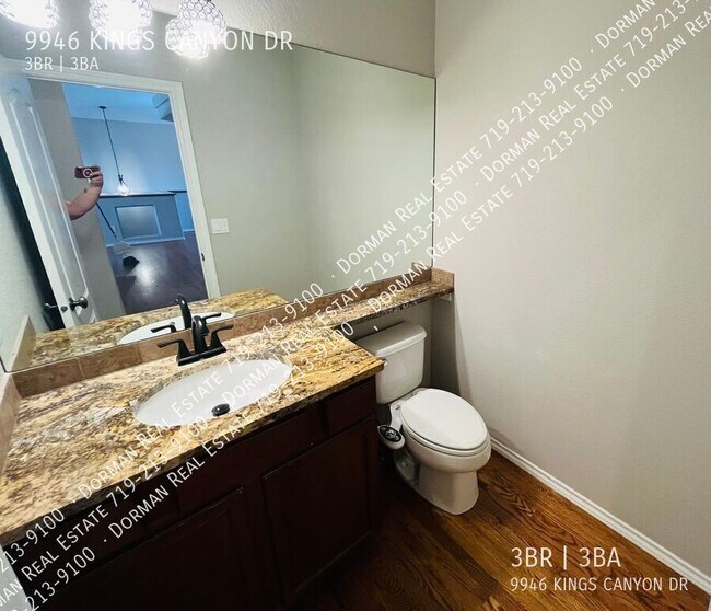 Building Photo - 9946 Kings Canyon Dr