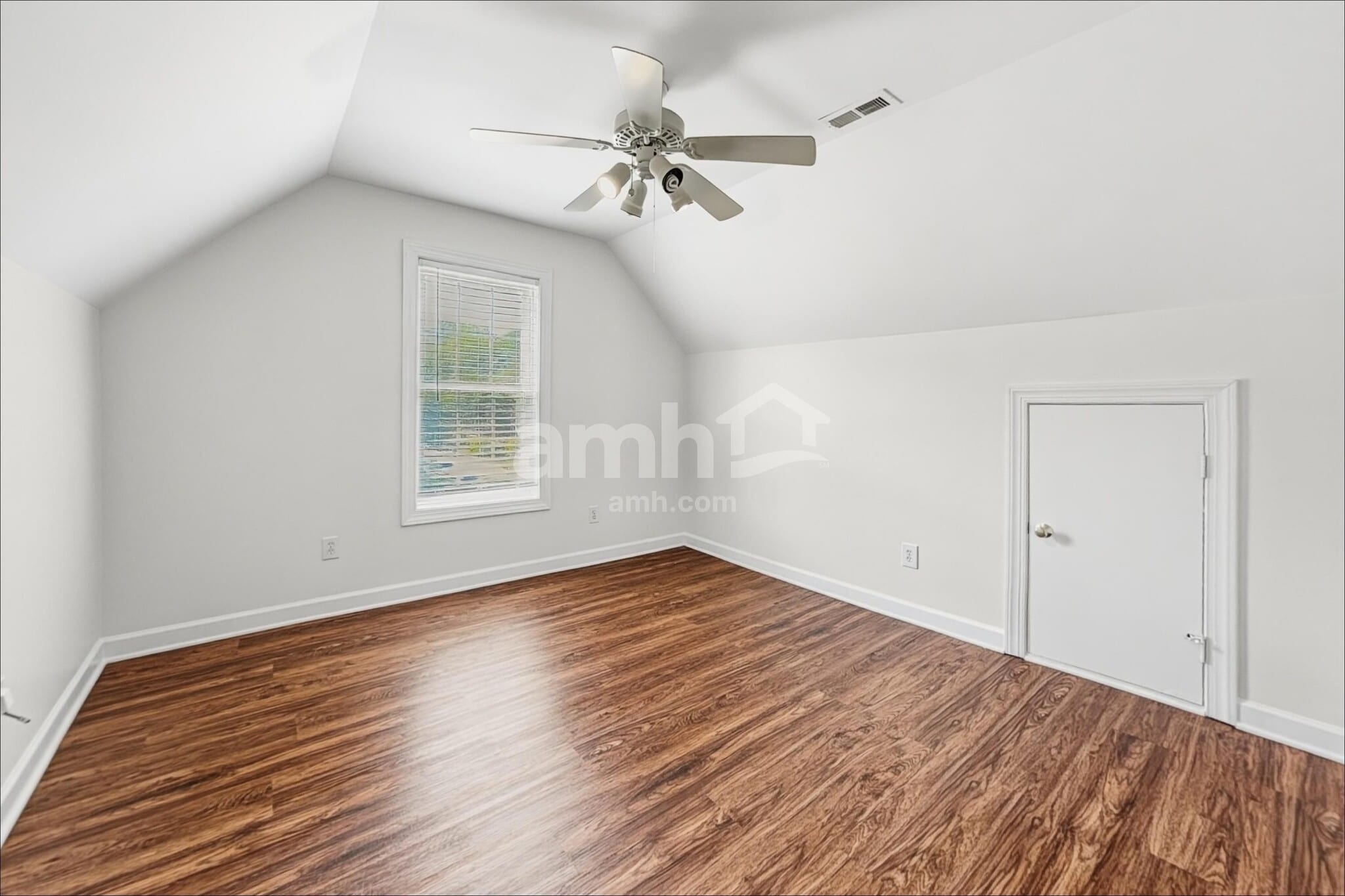 Building Photo - 4030 Belle Meade Cir