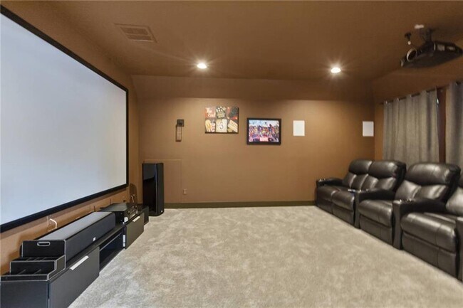 Building Photo - 820 Palamos Dr