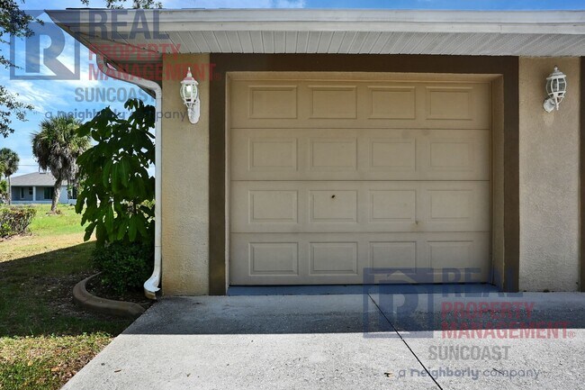 Building Photo - 230 Rotonda Blvd W
