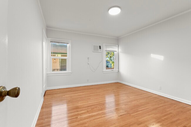 Building Photo - 518 N Genesee Ave