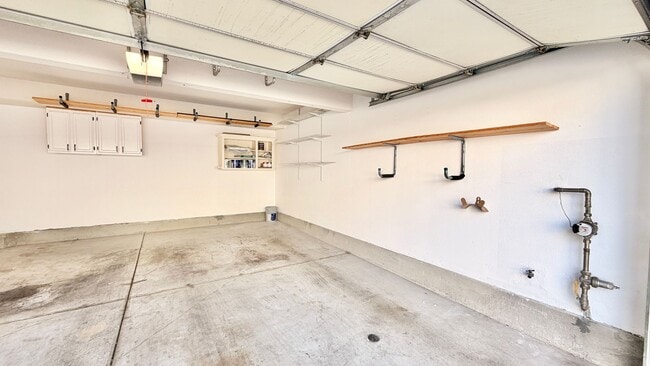 Building Photo - Bright & Lovely Two Story Townhome in the VistaMonte at San Luis Rey HOA Community of Oceanside!