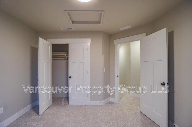 Building Photo - 2217 E Juniper Cir