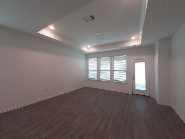 Building Photo - 16026 Tangled Vine Ln