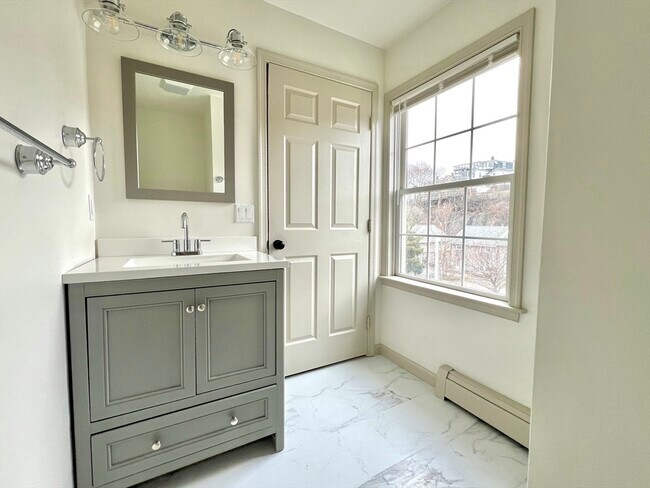 Building Photo - 2593 Washington St