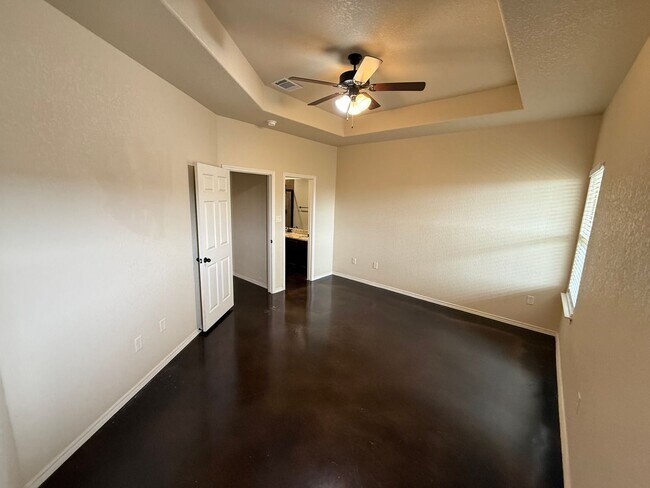 Building Photo - Modern Duplex in Prime Location