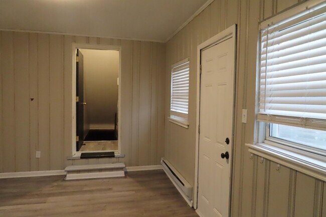 Building Photo - 1121 Fairwood Ave