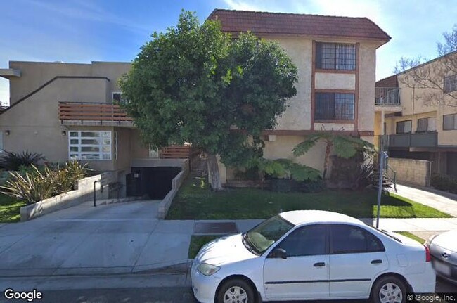 Building Photo - 372 W Doran St