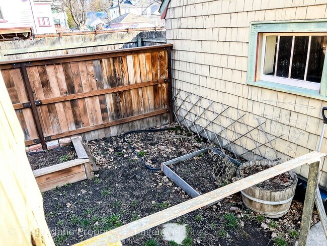 Building Photo - Charming 3bed/3bath home in Historic Fort Russell District