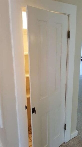 Building Photo - 316 1/2 E 7th Street Unit