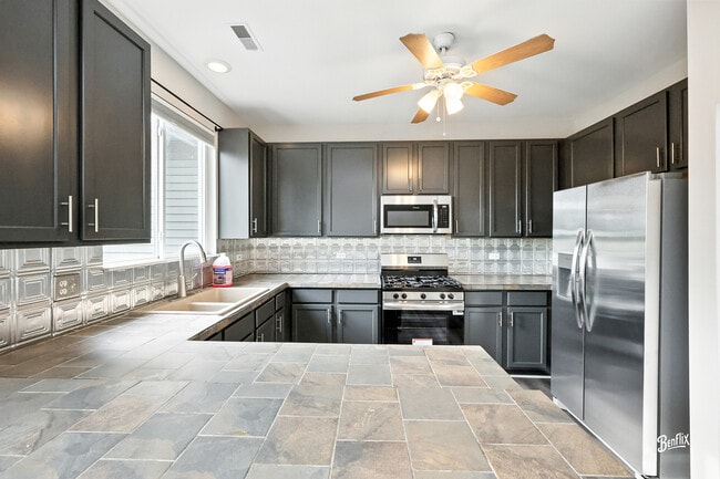Building Photo - 751 Cherry Creek Dr