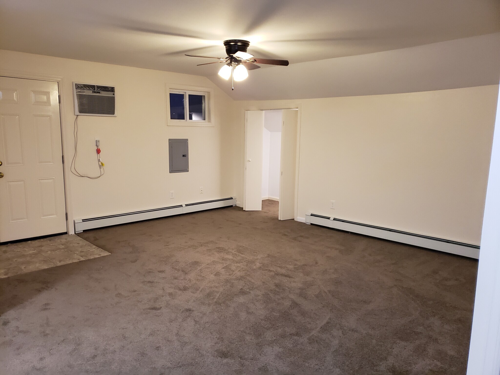 Living Room - 7 Broad St