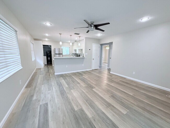 Building Photo - 2716 Blossom Dr