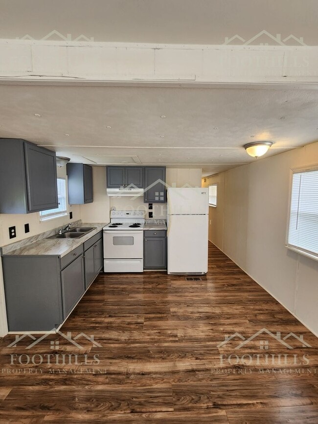 Building Photo - 3-Bedroom Single Wide in Westminister  wit...