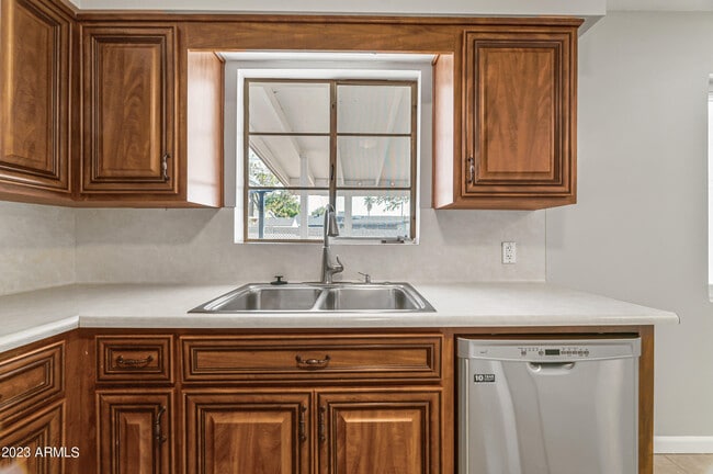 Building Photo - 1227 E Las Palmaritas Dr