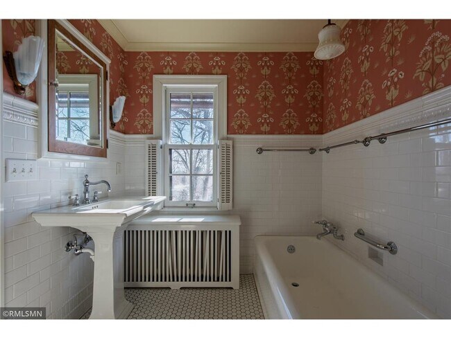 Building Photo - 27 Highview Pl