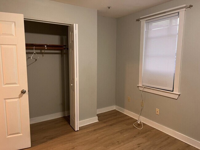 Building Photo - 39 St Thomas St