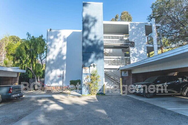 Building Photo - 944 Fletcher Ln