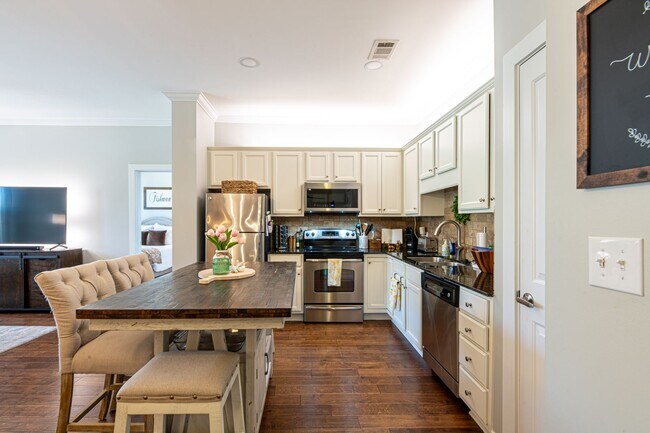 Building Photo - Knoxville 37920 - Riverfront Condo for Rent - 2 Bedroom, 2 Bath - CityView at Riverwalk - Contact...