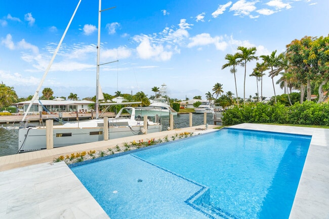 Building Photo - 273 Tropic Dr