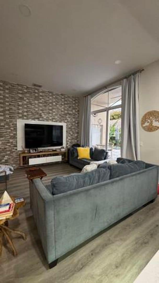 Building Photo - 672 NW 45th Ave