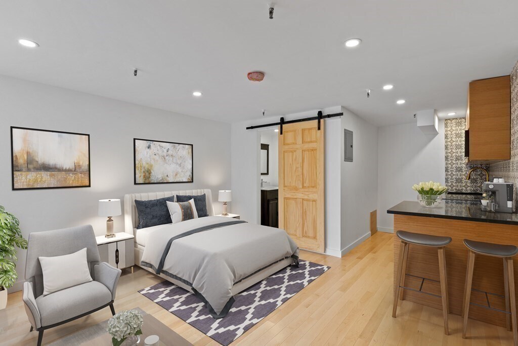 Building Photo - 513 Beacon St