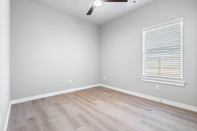 Building Photo - 276 N Hunter St