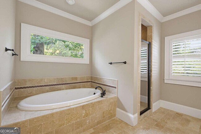 Building Photo - 1452 Woodland Hills Dr NE
