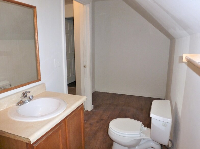 Building Photo - 14 Hickok Pl
