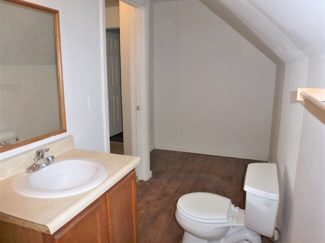 Building Photo - 14 Hickok Pl