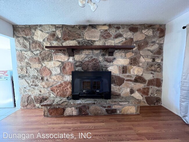 Building Photo - 3 br, 1 bath House - 1301 W Edwards St