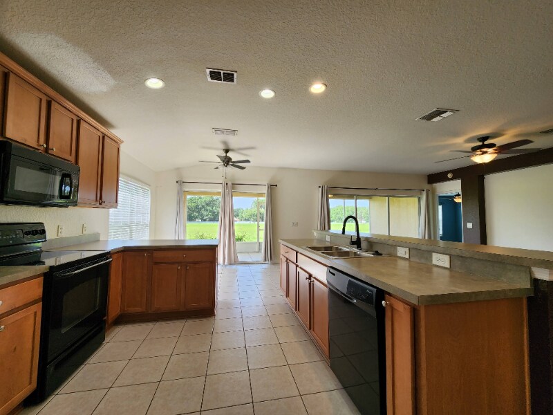 Building Photo - 5768 SW 40th Pl