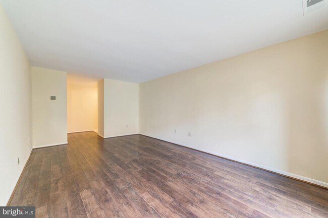 Building Photo - 9705 Kings Crown Ct