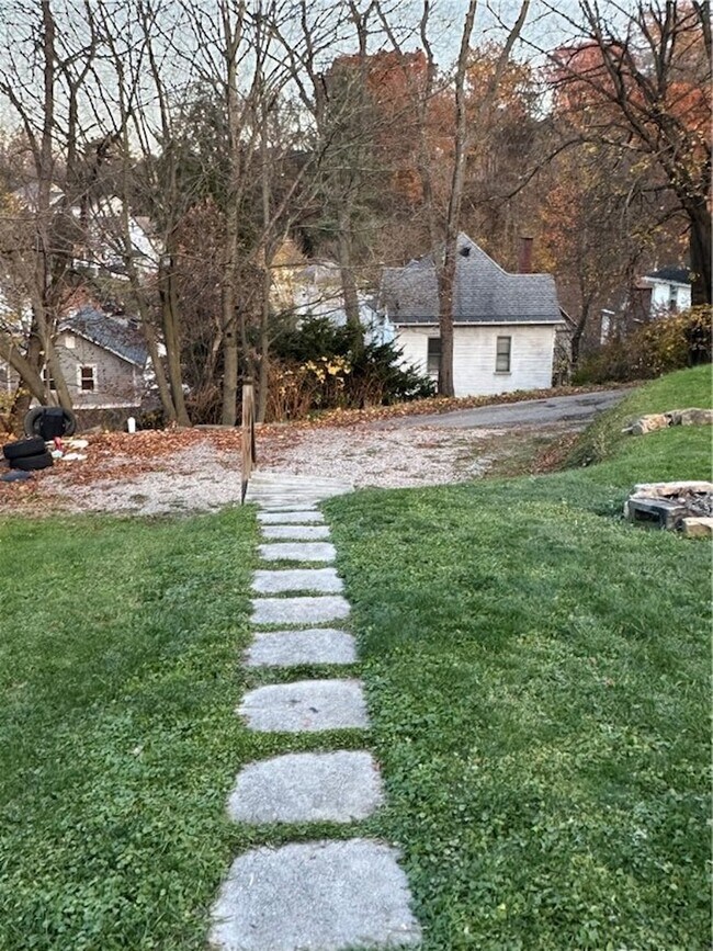 Building Photo - 415 Fairview Ave