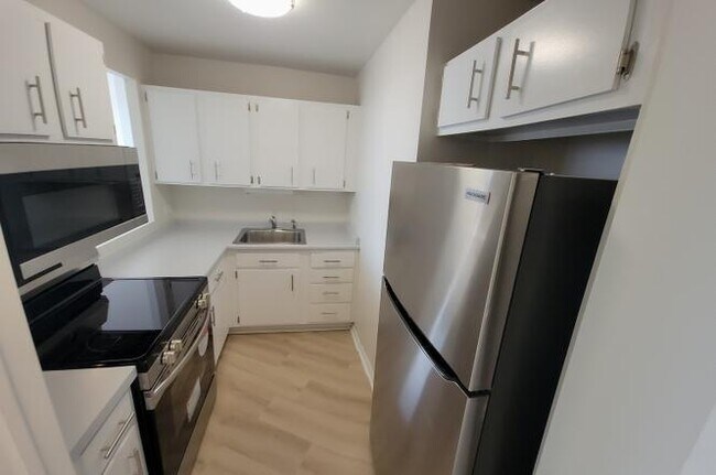 Building Photo - 5415 N Sheridan Rd