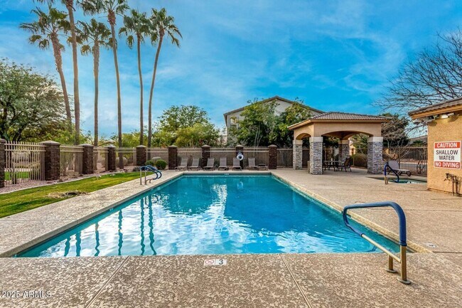 Building Photo - 3 Bedroom Home in the Crismon Crossing Com...