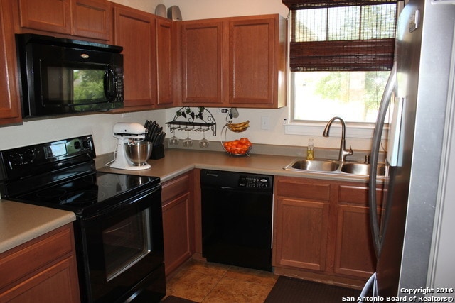 Building Photo - Great 4 Bedroom, 3 Bathroom Home Available in Scenic Hills (Cibolo/Schertz) Realtor Commission: $600