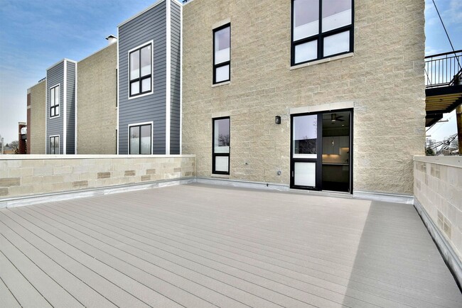 Building Photo - 6555 W North Ave