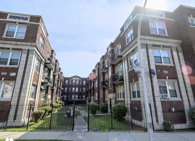 Interior Photo - 7251-7261 S Phillips Ave